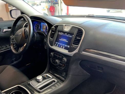 Used 2020 Chrysler 300 Touring w/ Sport Appearance Package RWD image 28