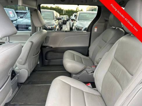 Used 2020 Toyota Sienna XLE Premium AWD/4WD image 16