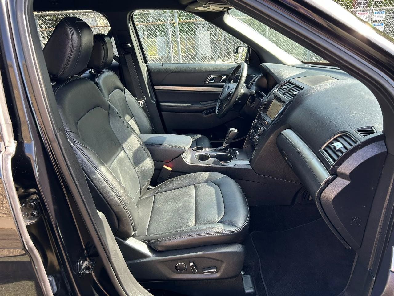 Used 2018 Ford Explorer XLT w/ Equipment Group 202A FWD image 20