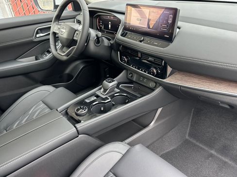 New 2026 Nissan Rogue Platinum AWD/4WD image 16