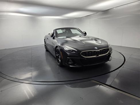 Used 2023 BMW Z4 M40i w/ Premium Package image 3