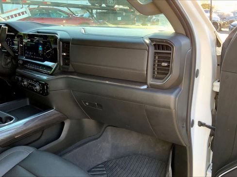 Used 2024 Chevrolet Silverado 2500 LTZ w/ LTZ Convenience Package image 18