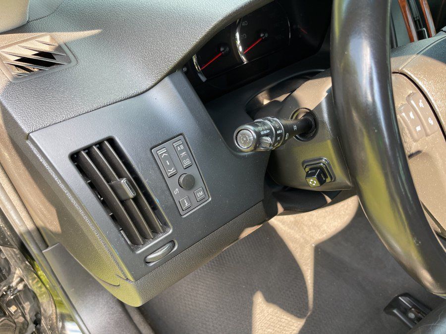 Used 2006 Cadillac STS V8 w/ Preferred Equipment Group RWD image 2