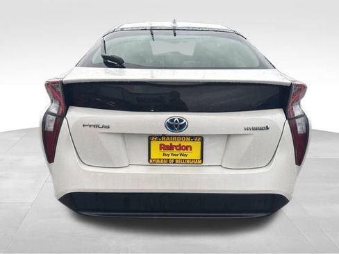 Used 2016 Toyota Prius Four image 7
