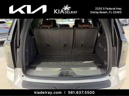 Used 2025 Chevrolet Tahoe High Country RWD image 6