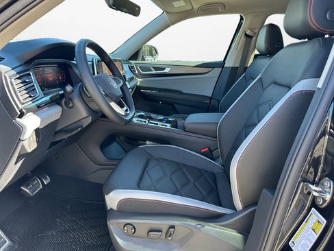 Certified 2025 Volkswagen Atlas Peak Edition SE image 9