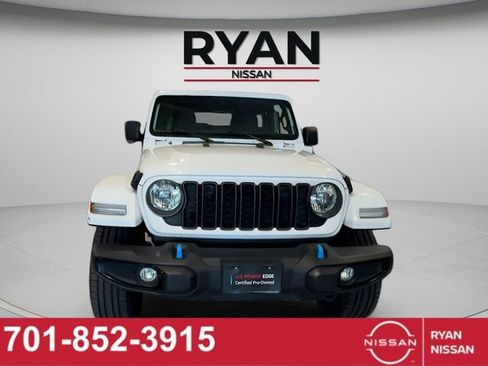 Used 2024 Jeep Wrangler Unlimited AWD/4WD image 8