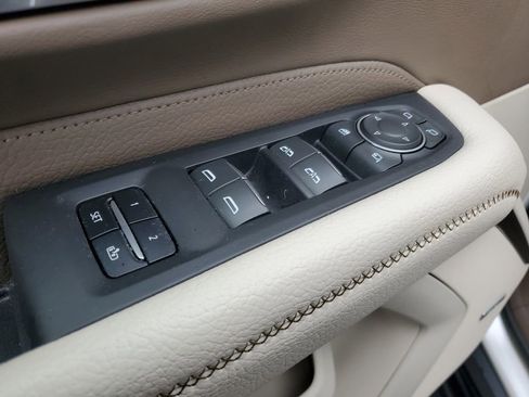 Used 2023 GMC Yukon Denali w/ Advanced Technology Package image 24