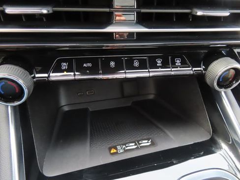 Used 2025 Chevrolet Traverse RS w/ LPO, Floor Liner Package image 37