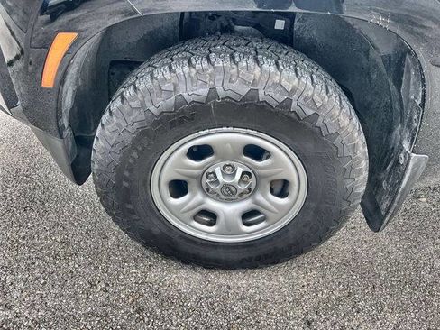 Used 2022 Nissan Frontier S w/ Technology Package RWD image 32