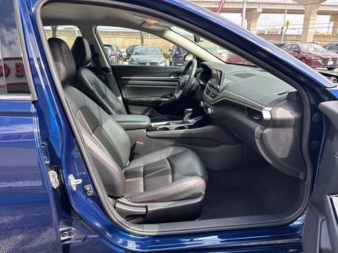 Used 2024 Nissan Altima 2.5 SR FWD image 46