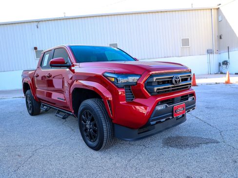 Certified 2026 Toyota Tacoma SR5 AWD/4WD image 5