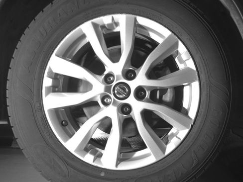 Used 2017 Nissan Rogue SV FWD image 10
