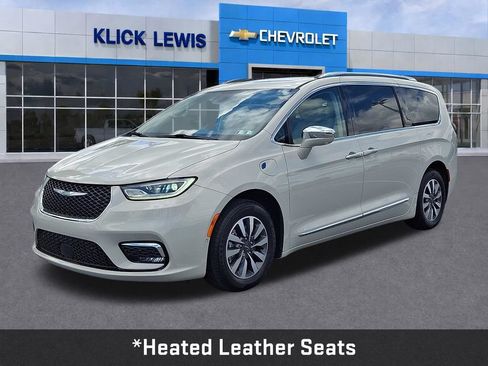Used 2021 Chrysler Pacifica Limited w/ Uconnect Theater Family Group FWD image 3
