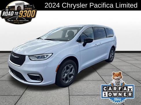 Used 2024 Chrysler Pacifica Limited AWD/4WD image 1