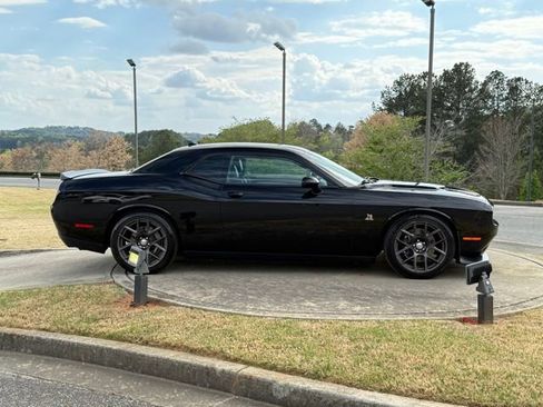 Used 2016 Dodge Challenger R/T Scat Pack w/ Leather Interior Group image 8