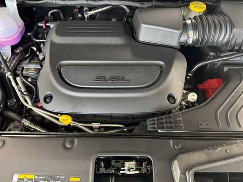 New 2027 Chrysler Pacifica Limited FWD image 7