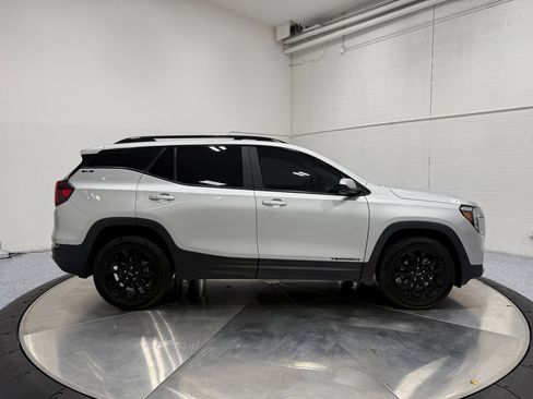 Used 2022 GMC Terrain SLE w/ Elevation Edition image 8