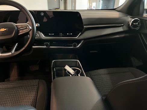 Used 2025 Chevrolet Equinox LT image 35