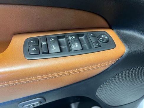 Used 2013 Jeep Grand Cherokee Overland image 6