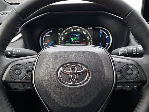 Used 2025 Toyota RAV4 XSE w/ Weather Package image 19