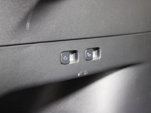 Used 2022 Tesla Model Y Performance image 32