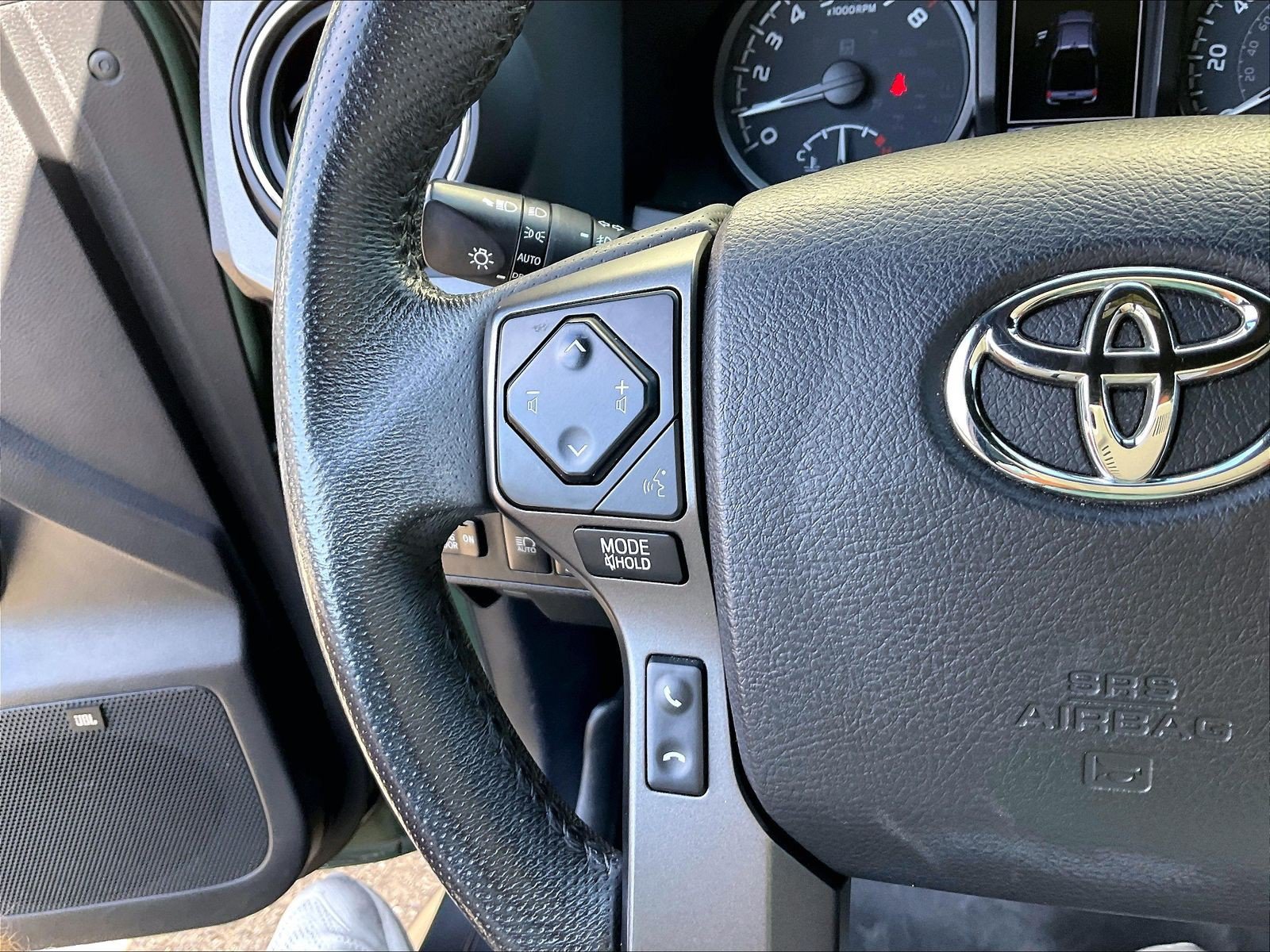 Used 2021 Toyota Tacoma TRD Off-Road w/ TRD Premium Off Road Package AWD/4WD image 18