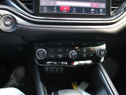 Used 2025 Dodge Durango GT AWD/4WD image 18