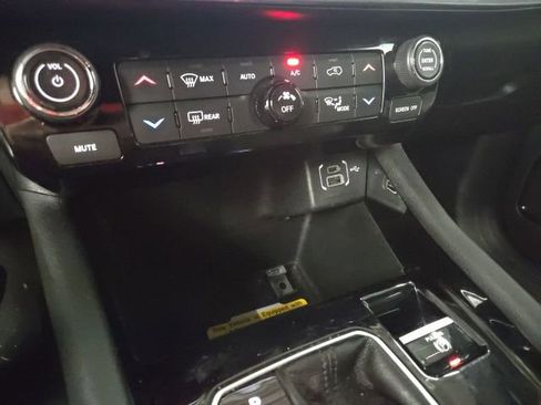 Used 2023 Jeep Compass Limited image 18