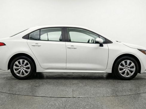 Used 2025 Toyota Corolla LE image 11