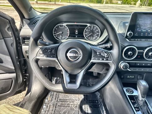 Used 2025 Nissan Sentra SV w/ Trunk Package FWD image 18