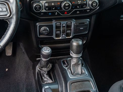Used 2023 Jeep Wrangler Unlimited w/ Cold Weather Group AWD/4WD image 32