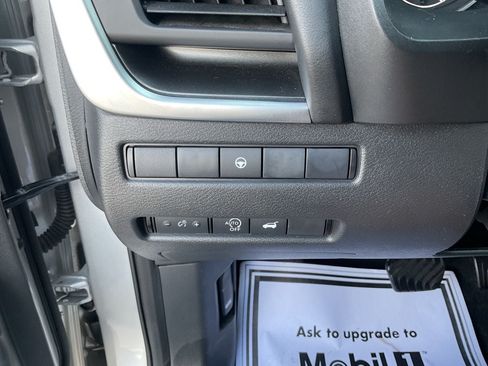 Used 2025 Nissan Rogue SV FWD image 21