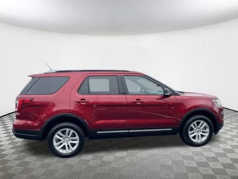 Used 2019 Ford Explorer XLT w/ Equipment Group 202A image 7
