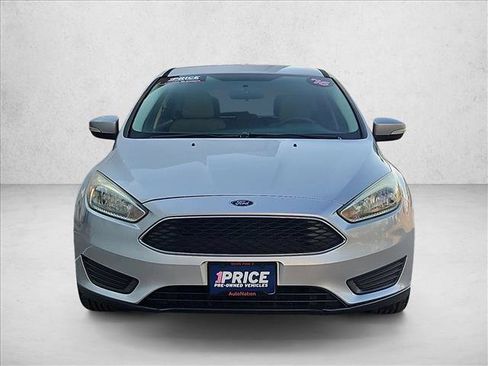 Used 2016 Ford Focus SE FWD image 2