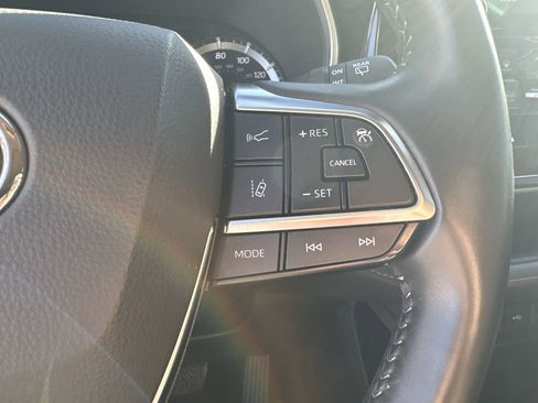 Used 2021 Toyota Highlander XLE image 74