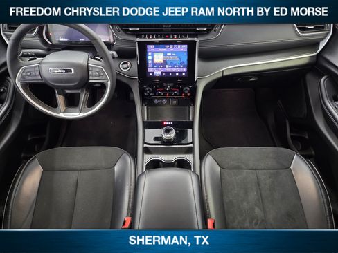 Used 2025 Jeep Grand Cherokee Altitude AWD/4WD image 19