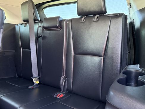 Used 2022 Toyota Highlander XLE FWD image 31