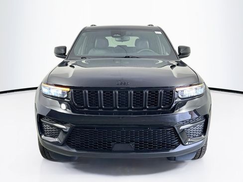 Used 2023 Jeep Grand Cherokee Altitude AWD/4WD image 2