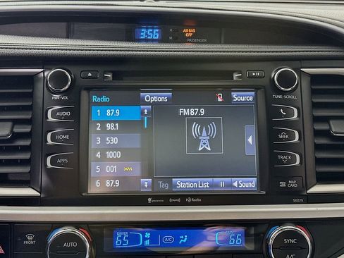 Used 2017 Toyota Highlander XLE image 18