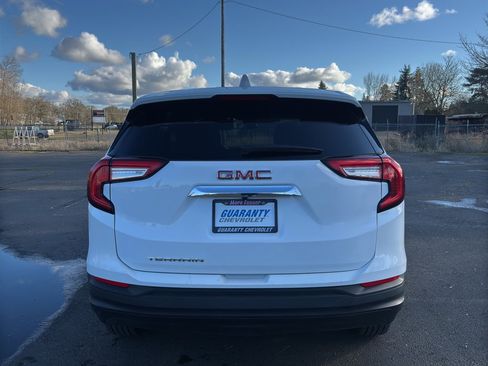 Used 2024 GMC Terrain SLE image 24