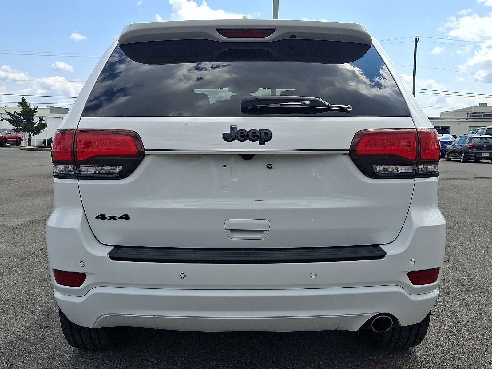 Used 2019 Jeep Grand Cherokee Altitude AWD/4WD image 8