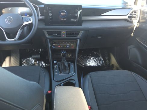 New 2026 Volkswagen Taos SE image 19