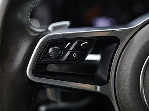 Used 2021 Porsche Macan image 35