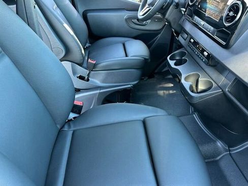 Used 2024 Mercedes-Benz Sprinter 2500 image 13