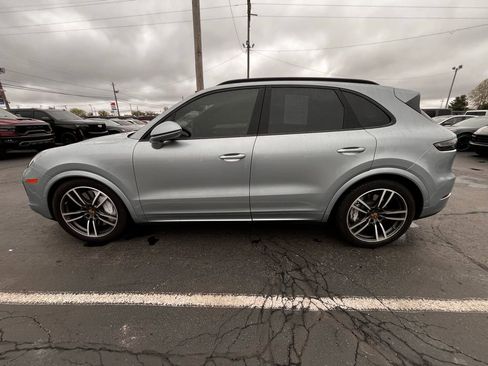 Used 2020 Porsche Cayenne Turbo AWD/4WD image 1
