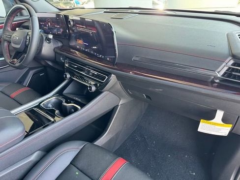 New 2026 Chevrolet Traverse RS w/ LPO, Floor Liner Package FWD image 5