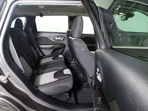 Used 2014 Jeep Cherokee Latitude w/ Cold Weather Group image 28