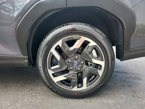 Used 2025 Subaru Forester Premium image 37