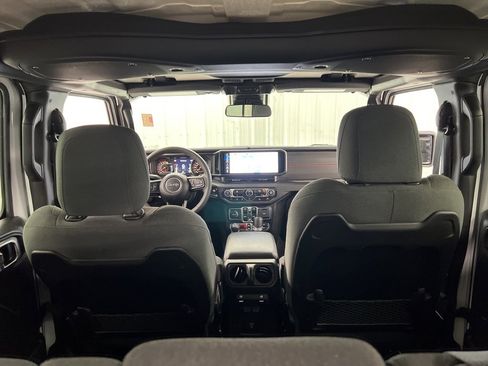 Used 2024 Jeep Wrangler Unlimited Rubicon image 11